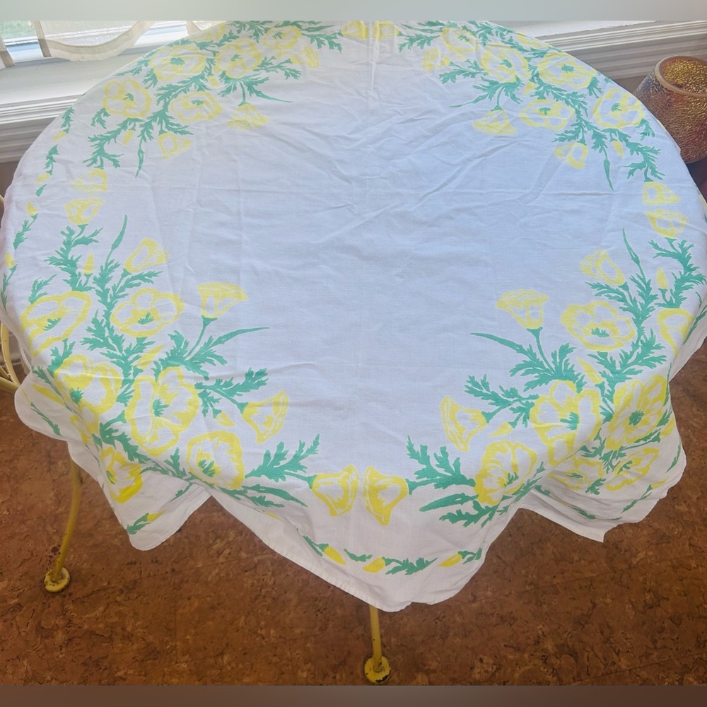 Vintage cotton tablecloth Excellent condition Bright yellow flowers, green stems
